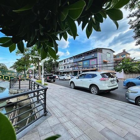 The Serene House Bangkok Bagian luar foto