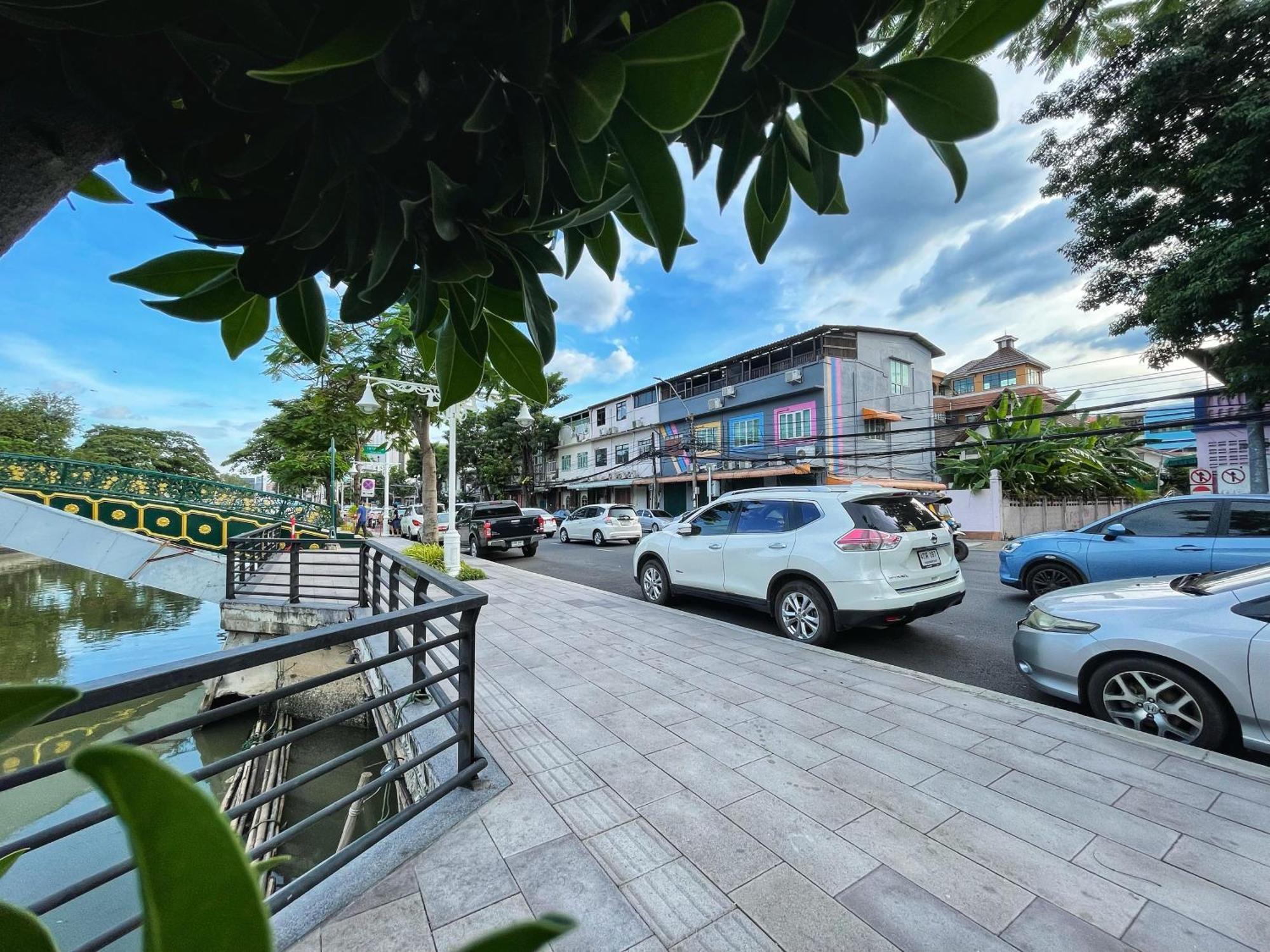 The Serene House Bangkok Bagian luar foto